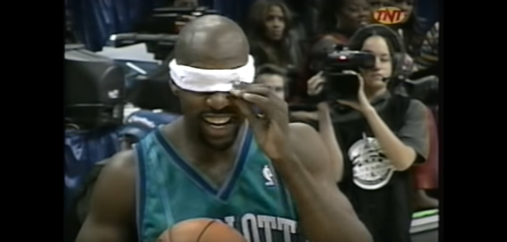 En 2001, Baron Davis a tenté un dunk les yeux bandés qui a très mal tourné