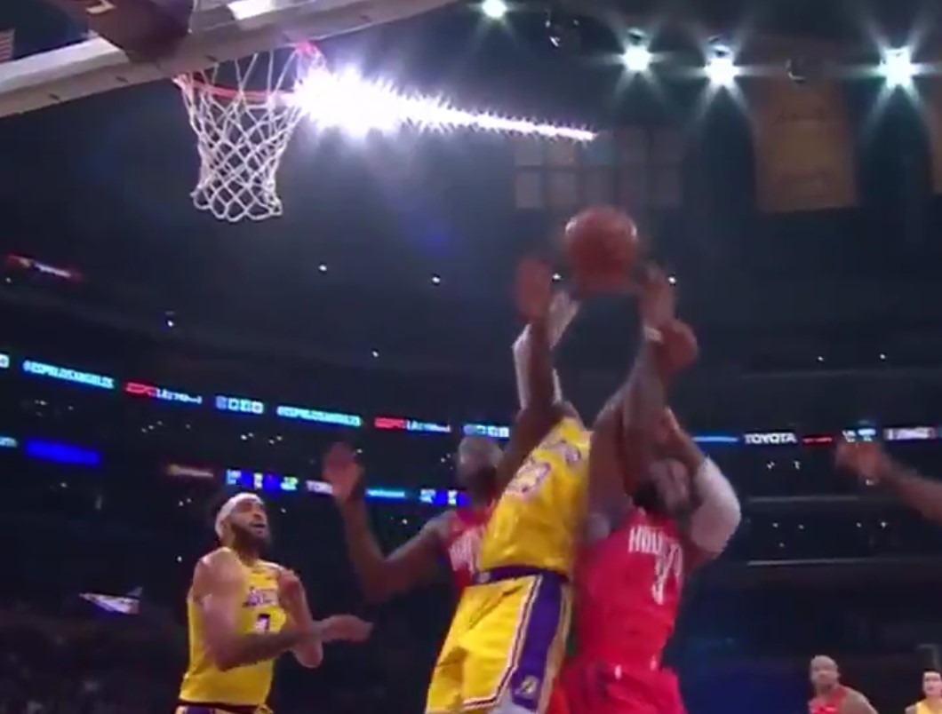 Bron James qui aurait pu blesser le joueur des LakersChris Paul a réalisé un geste très dangereux sur Le