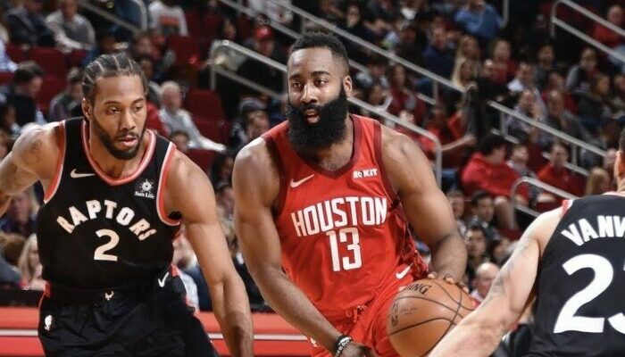 Durant l'échauffement avant le All-Star Game, James Harden a joué le professeur particulier pour Kawhi Leonard