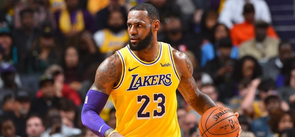 Après la victoire face aux Rockets, LeBron James a parlé de sacrifice envers les Lakers pour accrocher les playoffs