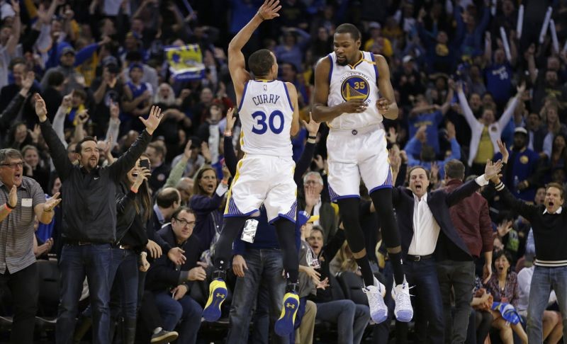 Stephen Curry ert Kevin Durant ne sont pas loin d'être le duo le plus prolifique depuis Kobe Bryant et Shaquille O'Neal