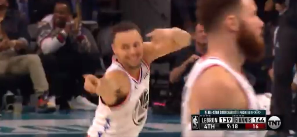 Steph Curry trolle Klay Thompson après un 3 points durant le All Star Game