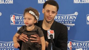 NBA – Stephen Curry regrette d&rsquo;avoir exposé sa fille en 2015