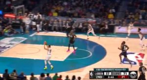 NBA – Le highlight fou de Giannis et Steph Curry !