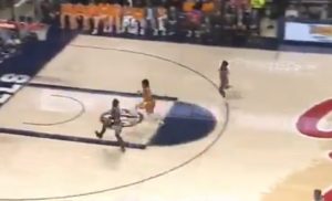 NCAA – Yves Pons subit l’un des posters de l’année !