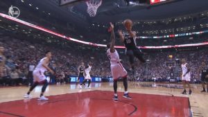 NBA – Top 10 : DeRozan souffle Ibaka avec un 360 !