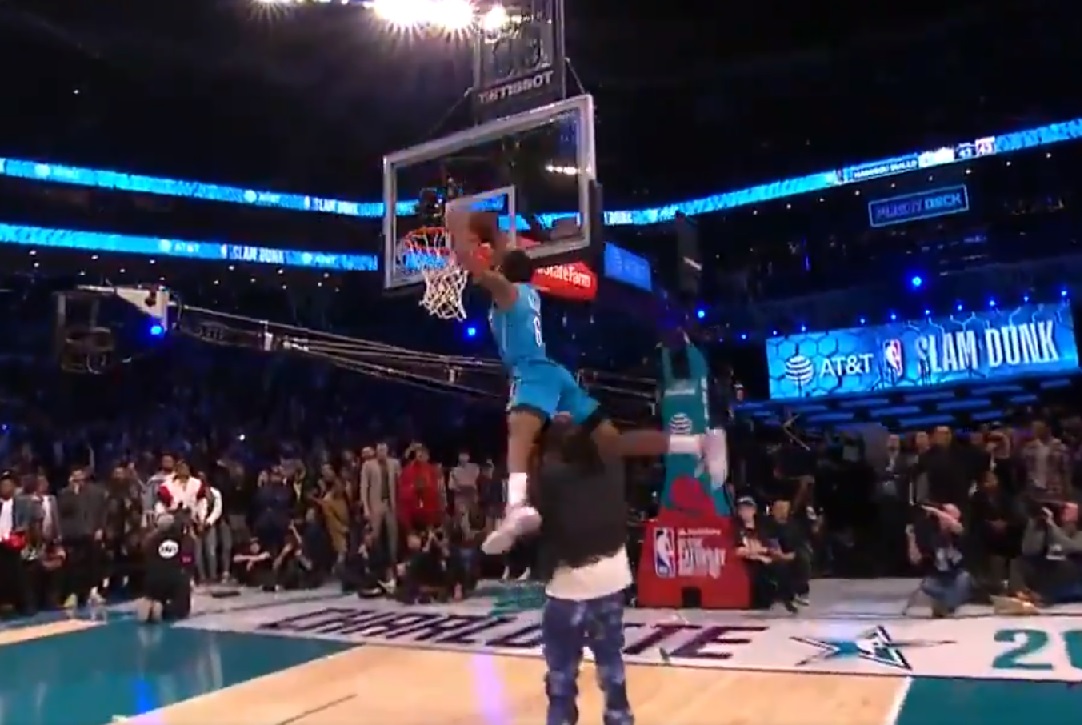 Hamidou Diallo remporte le Slam Dunk Contest après un dunk sur Quavo