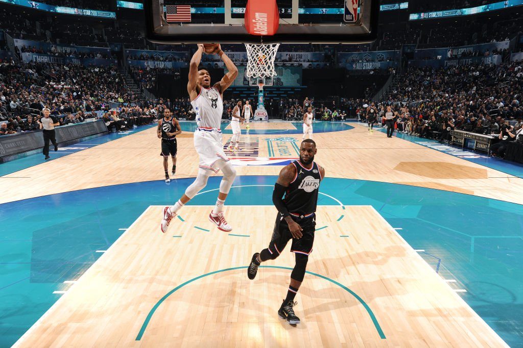 Giannis Antetokounmpo et LeBron James durant le All Star Game