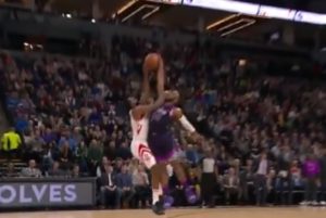 NBA – James Harden se fait salement bâcher son stepback par Josh Okogie