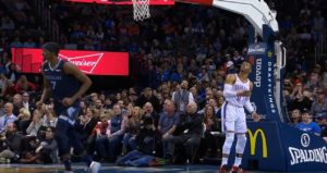 NBA – La drôle de réaction de Russell Westbrook à son dunk raté