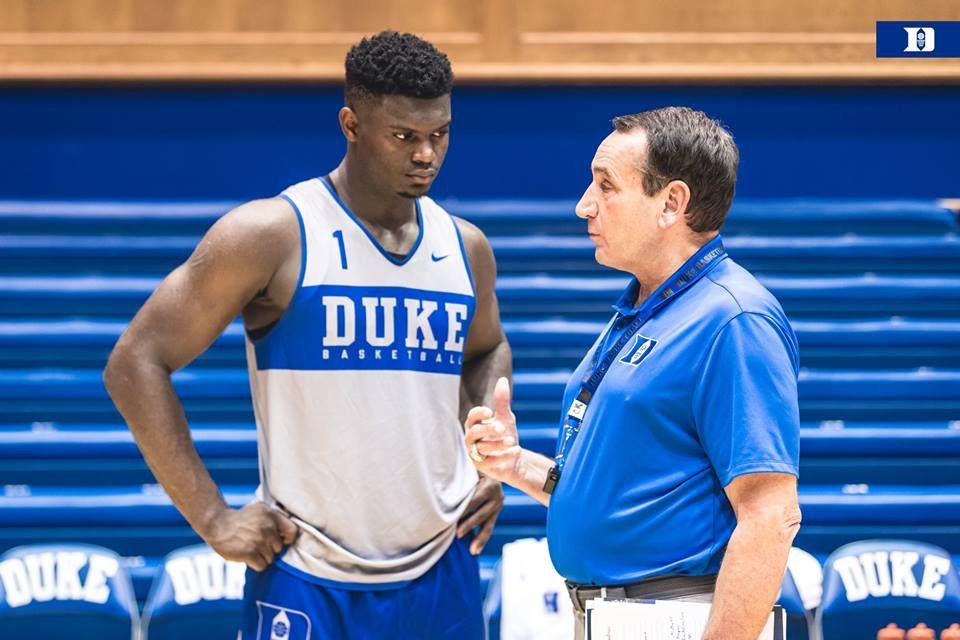 Coach K, ici avec Zion Williamson, a su motiver Duke pour un comeback historique