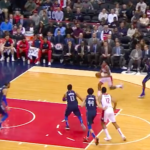 NBA – Top 10 : Bradley Beal postérize violemment Salah Mejri !