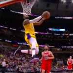 NBA – Top 10 : LeBron James en mode Dunk Contest !