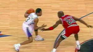 NBA – 12 mars 1997 : Allen Iverson enrhume Michael Jordan