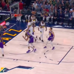 NBA – Top 10 : Anthony Davis grimpe littéralement sur Rudy Gobert !