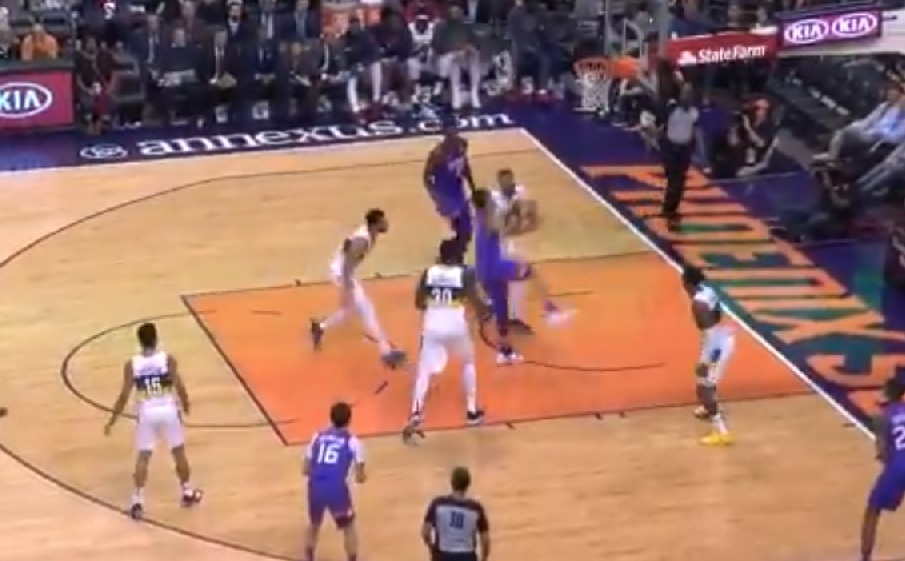 Devin Booker met Anthony Davis sur un poster