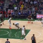 NBA – Le crossover assassin de Chris Paul face aux Bucks !