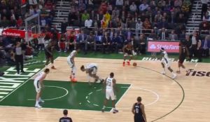 NBA – Le crossover assassin de Chris Paul face aux Bucks !