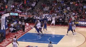 NBA – 10 mars 2013 : DeAndre Jordan assassine Brandon Knight