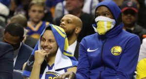 NBA – Kevin Durant trollé par un meme hilarant, KD et Curry réagissent