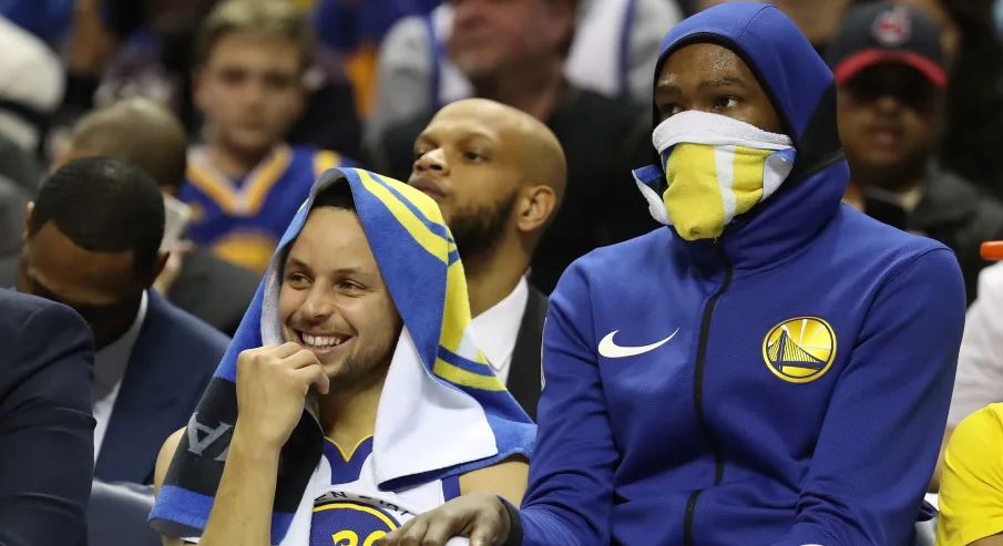 Stephen Curry et Kevin Durant sur le banc des Warriors