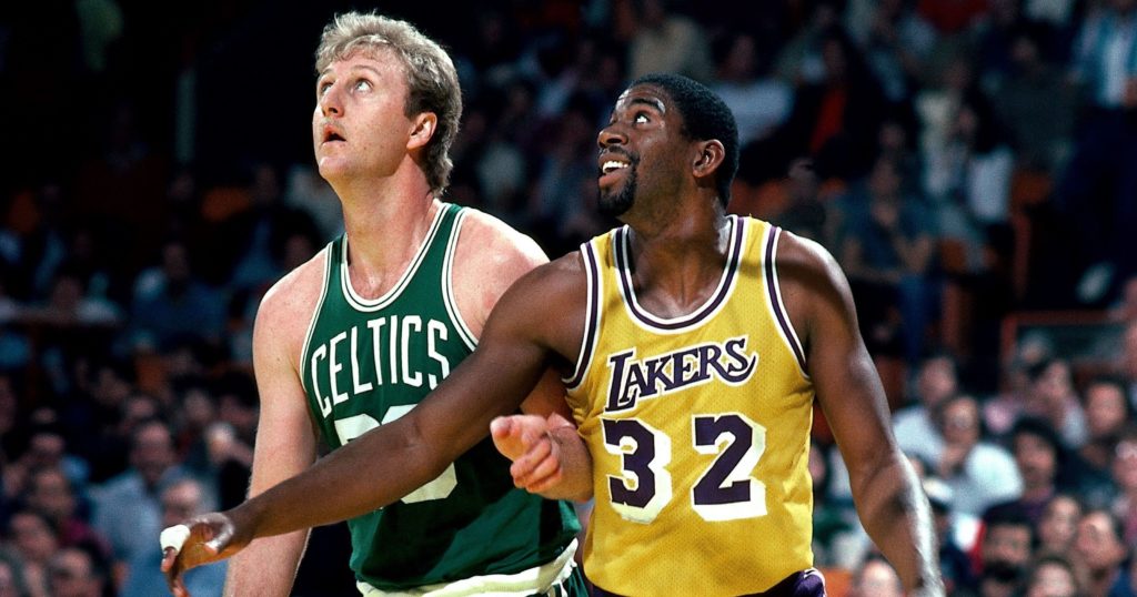 Larry Bird et Magic Johnson durant un Celtics/Lakers