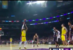 NBA – LeBron James lâche un vilain airball au lancer