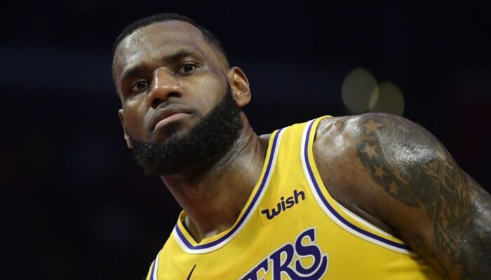 LeBron James confond Nuggets et James Bond