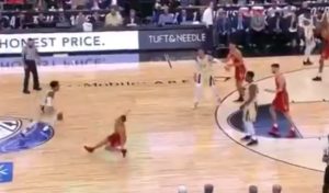 NCAA – La terrible chute de Derryck Thornton sur un crossover