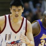 NBA – La première rencontre musclée entre Shaq et Yao Ming