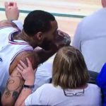 NBA – Quand Mike Scott boit dans le verre d&rsquo;une fan en plein match
