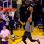NBA – Le dunk main gauche de Steph à l’échauffement !