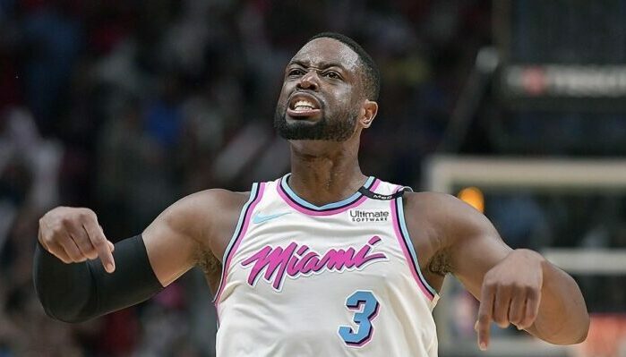 Dwyane Wade a déclaré que les deux premières places du top all-time des arrières étaient occupées par Michael Jordan et Kobe Bryant