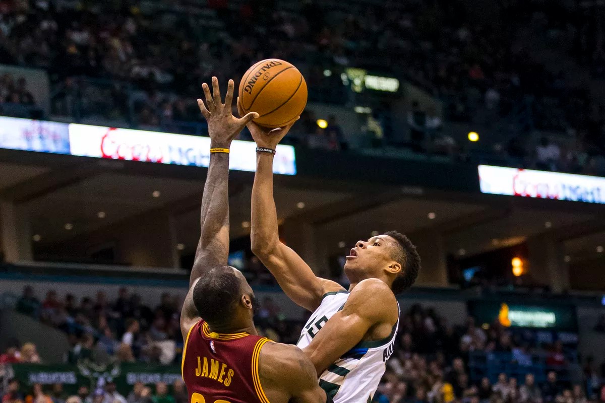 Giannis Antetokounmpo fait mieux sur le plan défensif que Michael Jordan et LeBron James lors de leurs meilleures saisons