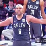 NBA – Jared Dudley défie Ben Simmons en plein match !