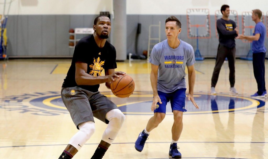 Steve Nash a gentiment trollé Kevin Durant après son record de points en une mi-temps lors d'un match de playoffs