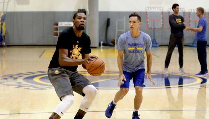 Steve Nash a gentiment trollé Kevin Durant après son record de points en une mi-temps lors d'un match de playoffs