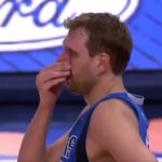 NBA – Dirk Nowitzki fond en larmes sur le parquet