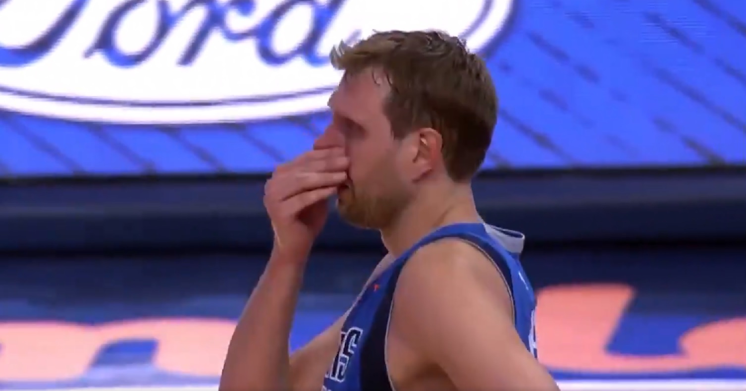 Dirk Nowitzki des Mavs n'a pas pu retenir ses larmes