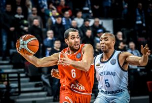 Belgique – Lourde sanction pour Elias Lasisi après avoir poussé un arbitre !