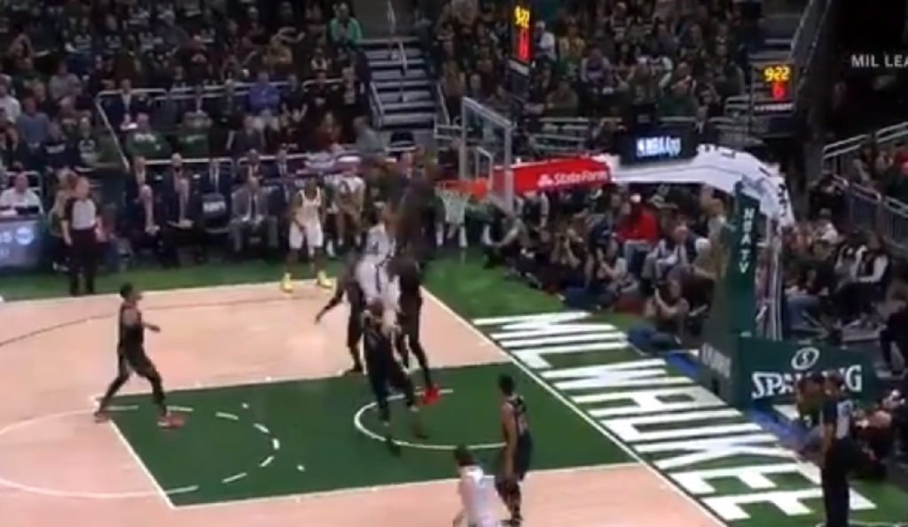 NBA - Giannis Antetokounmpo victimise Thon Maker