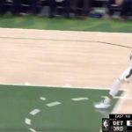 NBA – Giannis pose un dunk depuis la ligne des lancers !