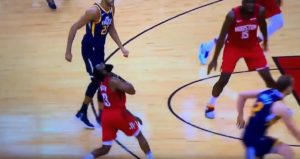 NBA – Le public du Jazz se moque de James Harden et ses flops