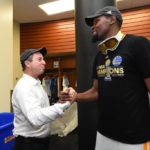 NBA – Le propriétaire des Warriors évoque le futur choix de KD