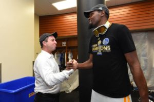NBA – Le propriétaire des Warriors évoque le futur choix de KD