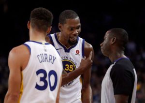 NBA – Les joueurs détruisent les arbitres