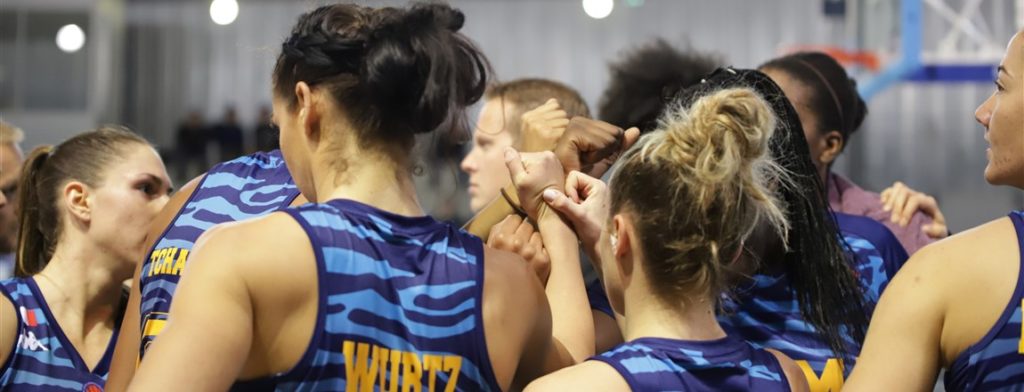 Les Gazelles du BLMA se félicitent après la victoire face à Orenburg, le 3 avril 2019, en finale de l'EuroCupWomen