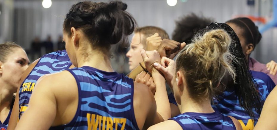 Les Gazelles du BLMA se félicitent après la victoire face à Orenburg, le 3 avril 2019, en finale de l'EuroCupWomen