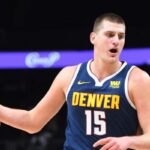 NBA – L’image virale des joueurs du Heat prêts à fumer Jokic dans les couloirs !