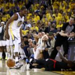 NBA – Kevin Durant et Patrick Beverley commencent par une expulsion !